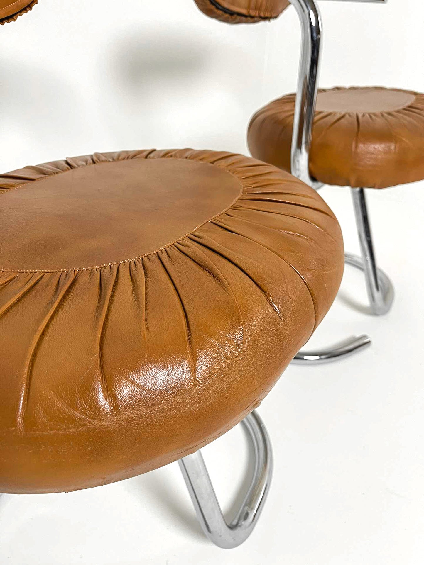 Set of 2 'Cobra' chairs by Giotto Stoppino
