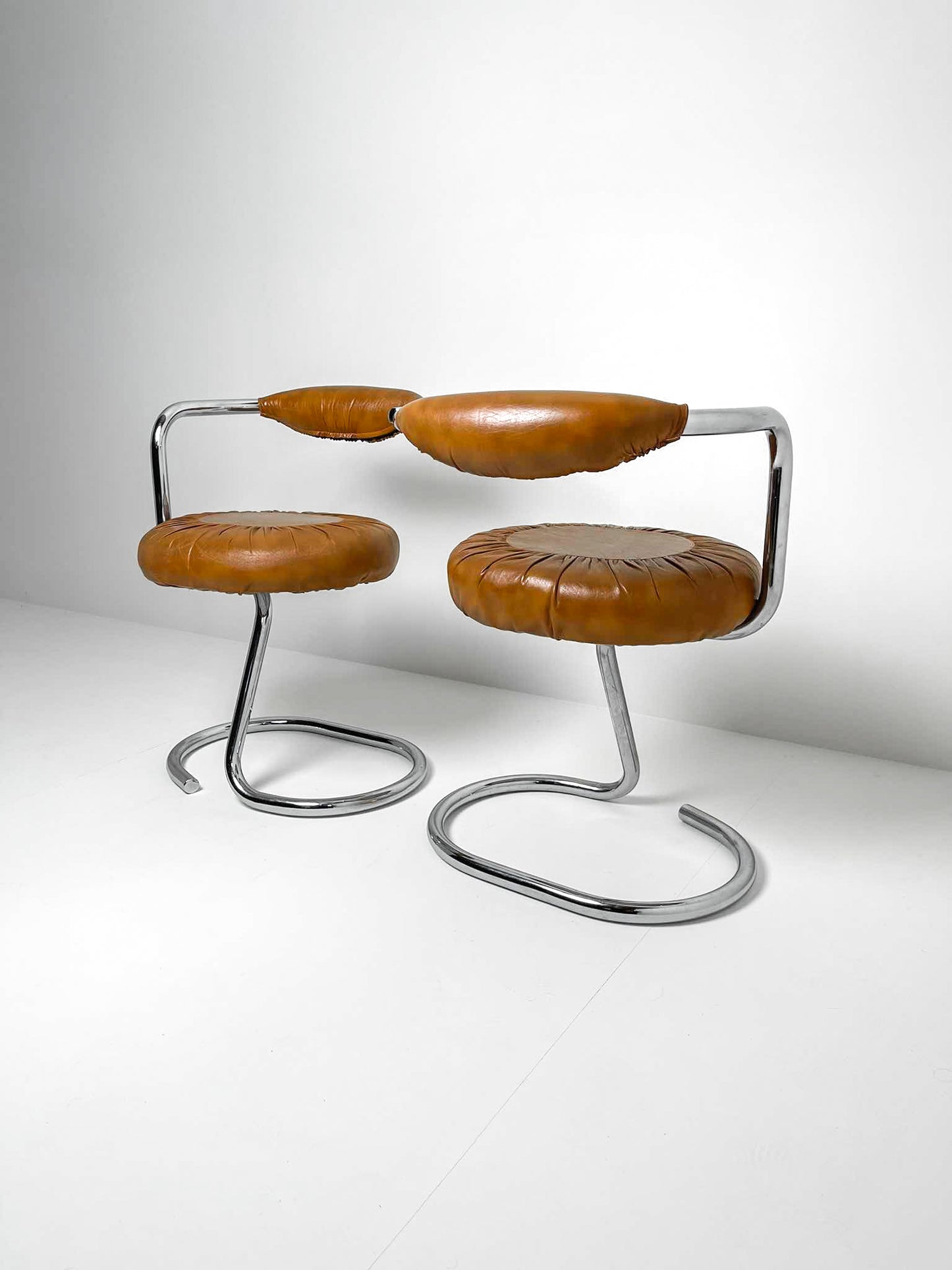Set of 2 'Cobra' chairs by Giotto Stoppino