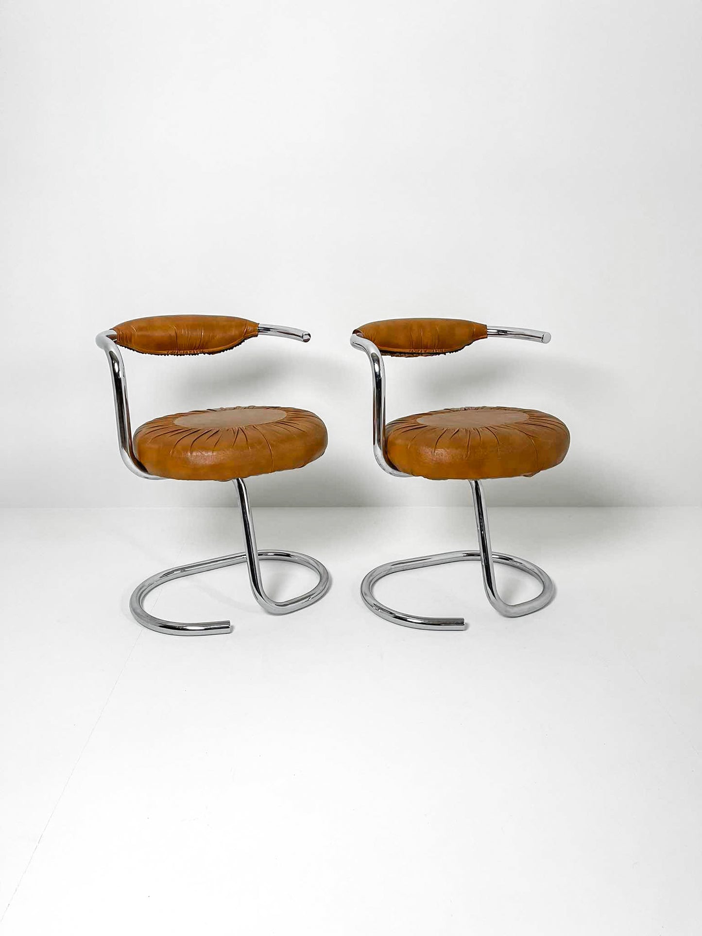 Set of 2 'Cobra' chairs by Giotto Stoppino